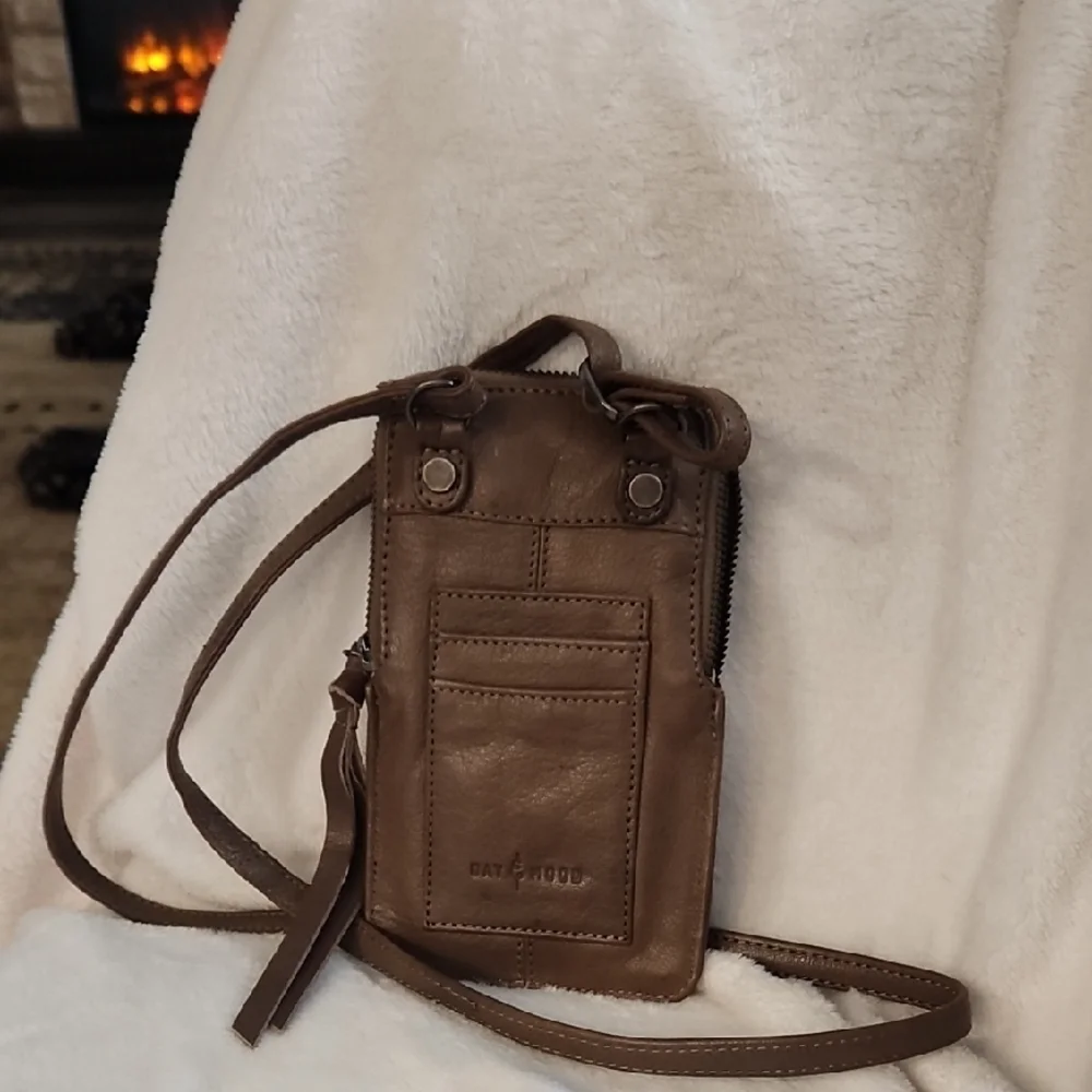 Feel Free To Bundle!! Day & Mood, Brown Leather Crossbody Bag. - Picture 6 of 6